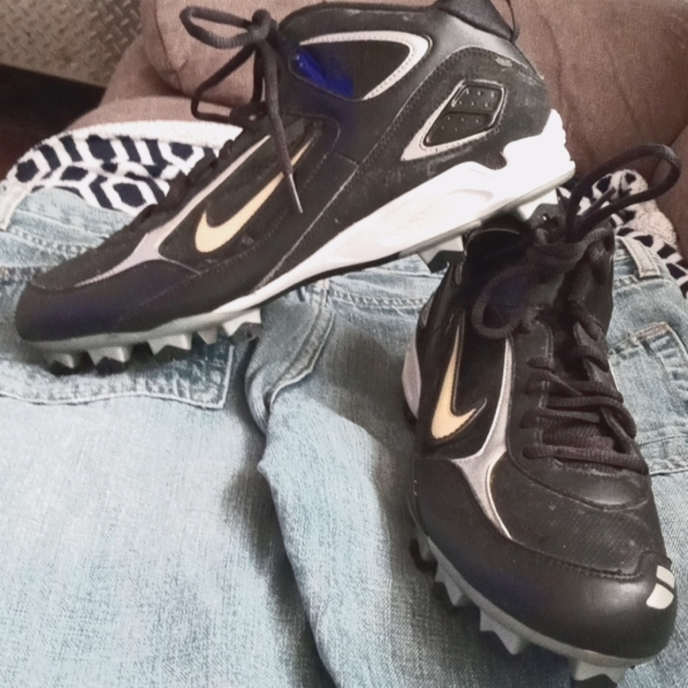 Nike US 10  Womens size. Cleats in Black and White